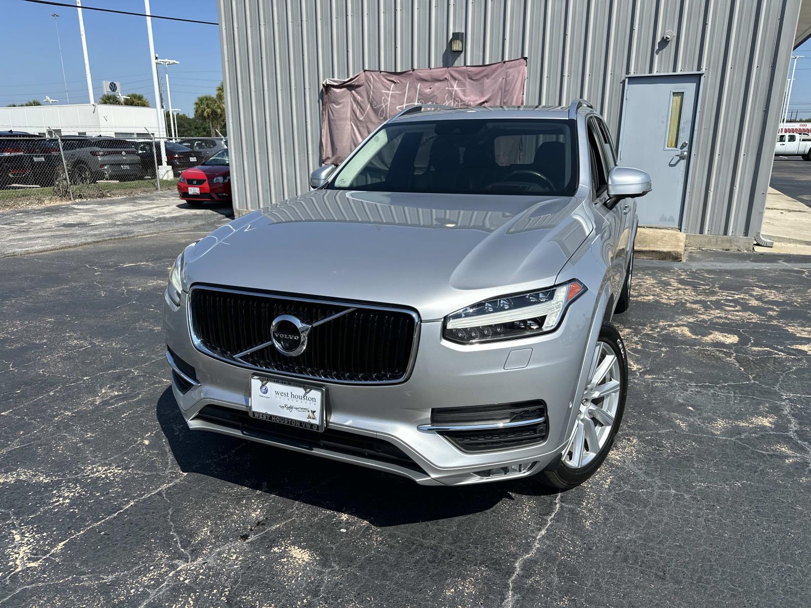 2019 Volvo XC90 Momentum's photo