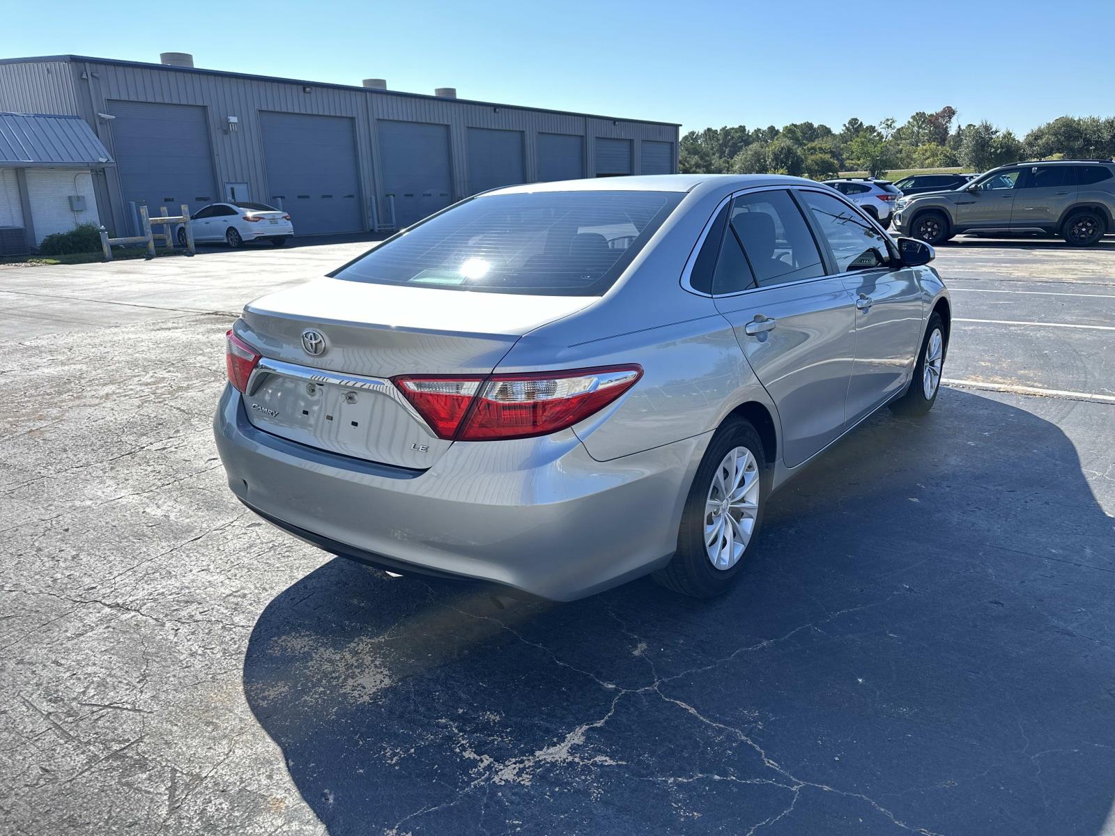 2015 Toyota Camry LE photo 4