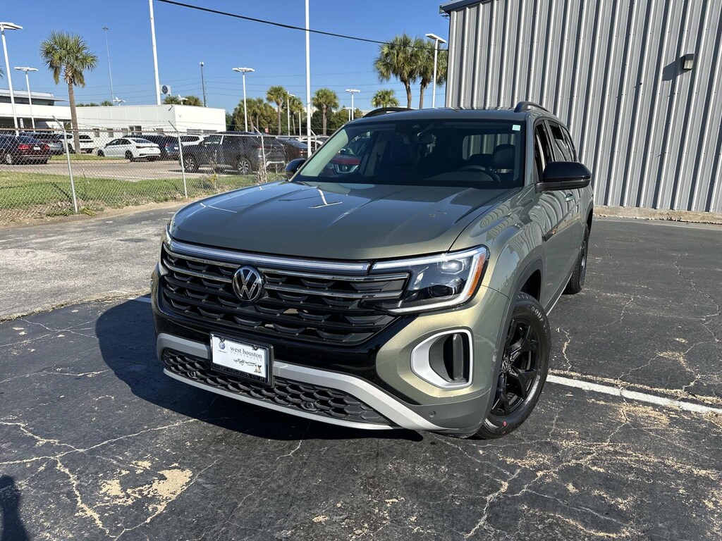 Used 2024 Volkswagen Atlas 2.0T Peak Edition SE w/Technology 4MOTION Sport Utility