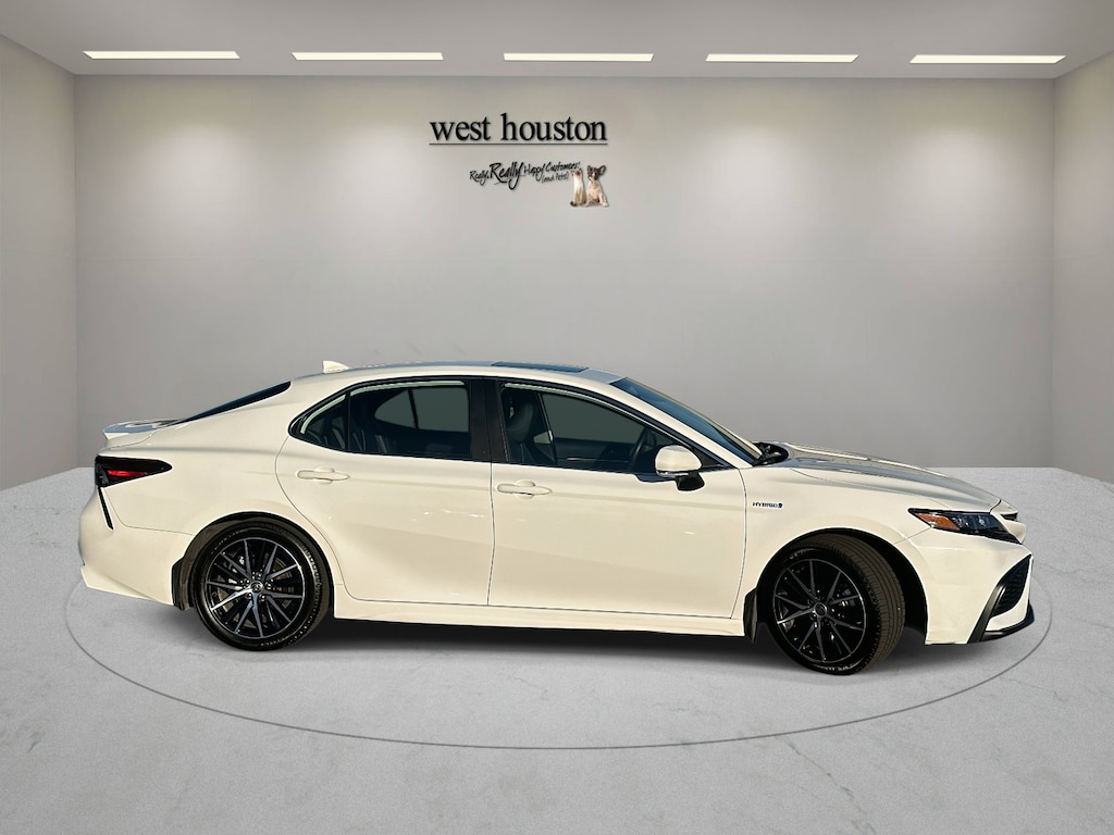 Used 2021 Toyota Camry Hybrid SE Car