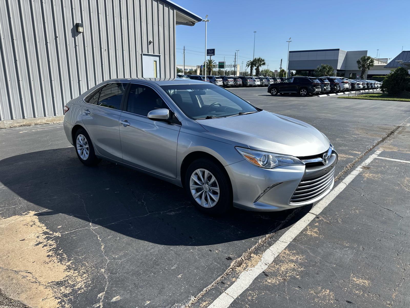 2015 Toyota Camry LE photo 2