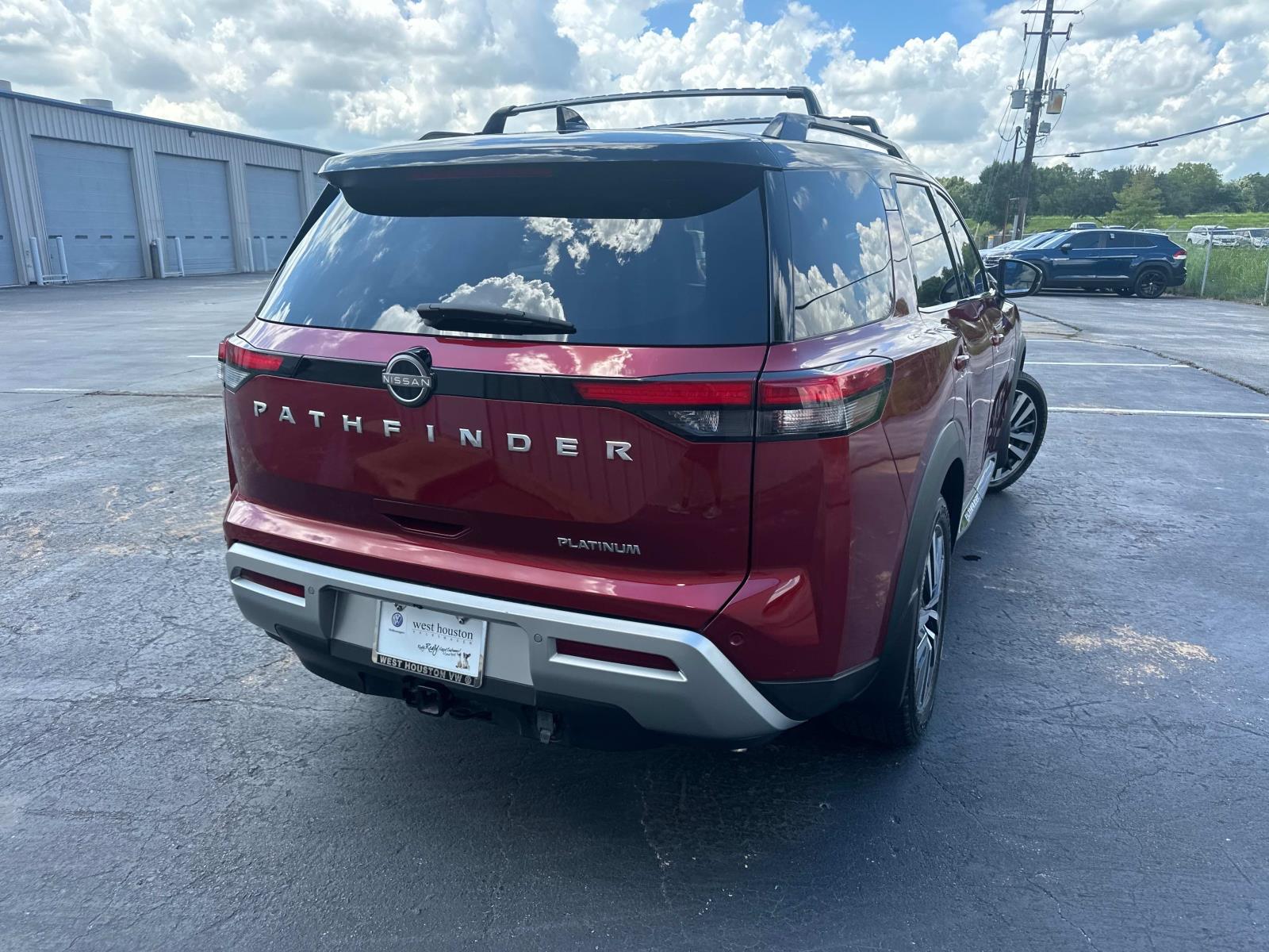 2022 Nissan Pathfinder Platinum photo 4