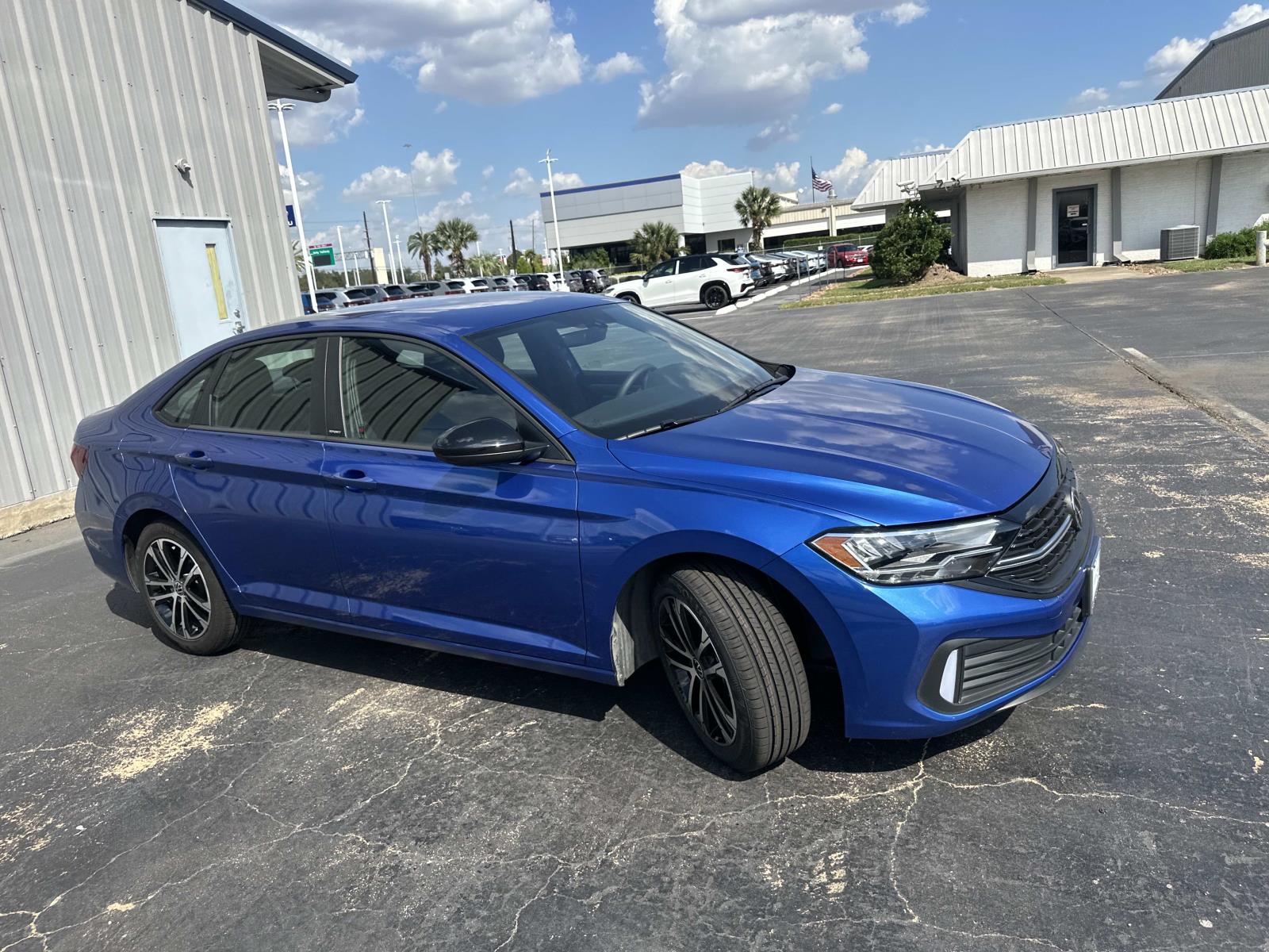 2023 Volkswagen Jetta Sport photo 2