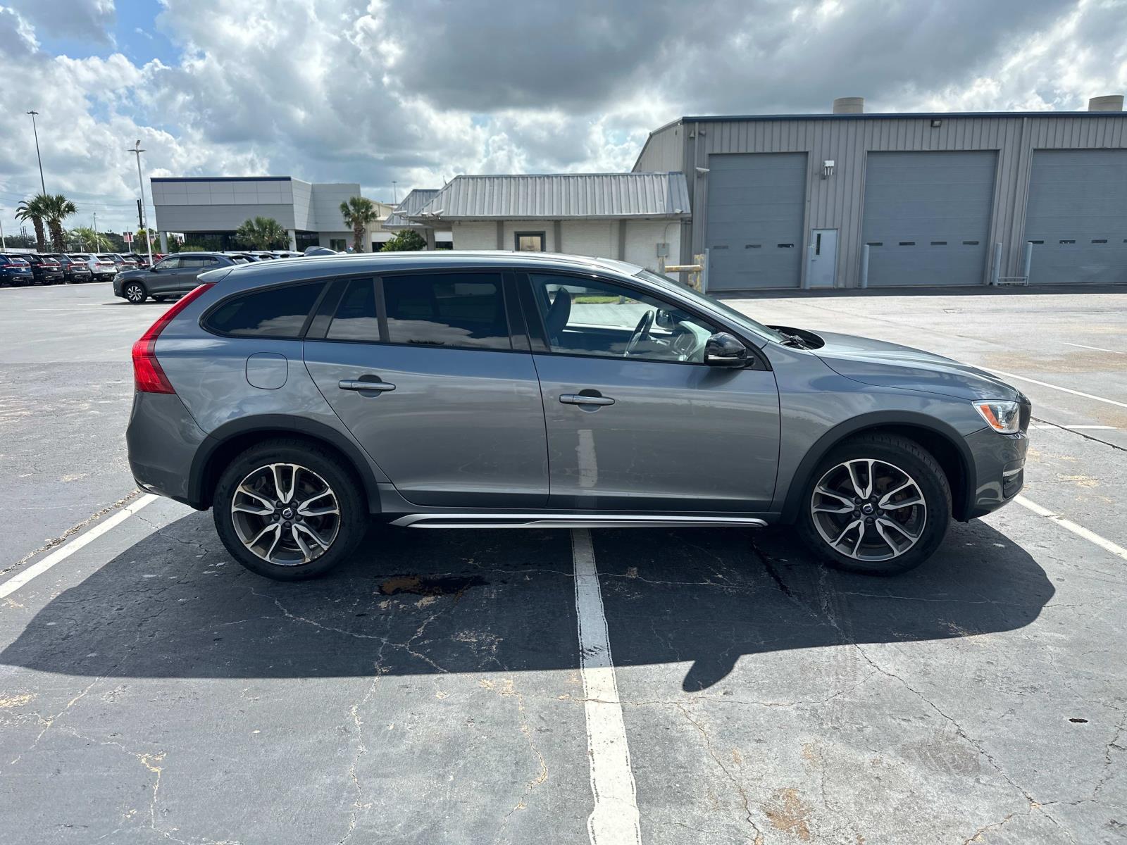 2018 Volvo V60 Cross Country T5 AWD photo 3