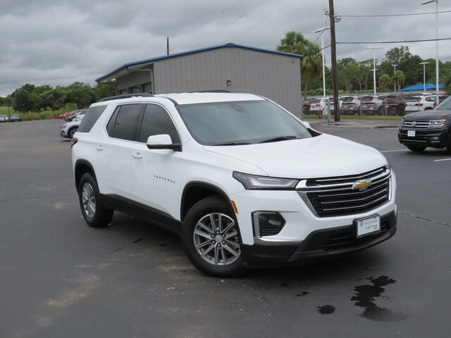 Used 2022 Chevrolet Traverse 3LT with VIN 1GNEVHKW0NJ190494 for sale in Houston, TX