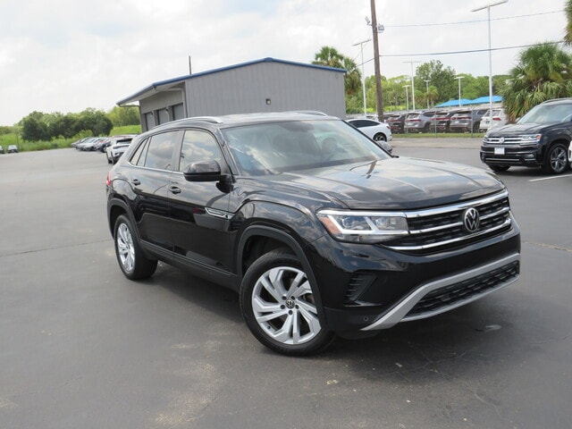 Used 2020 Volkswagen Atlas Cross Sport SE w/Tech R-Line with VIN 1V2YE2CA2LC223226 for sale in Houston, TX