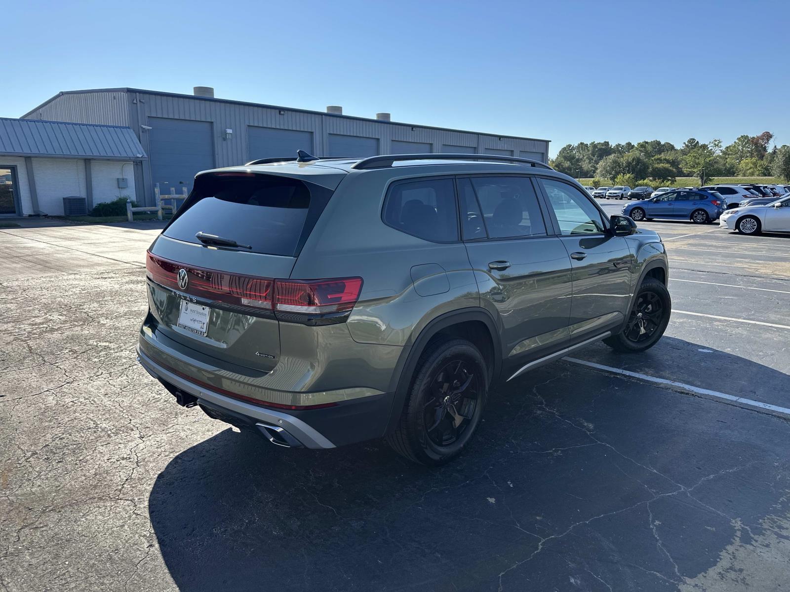 2024 Volkswagen Atlas Peak Edition SE Technology photo 4