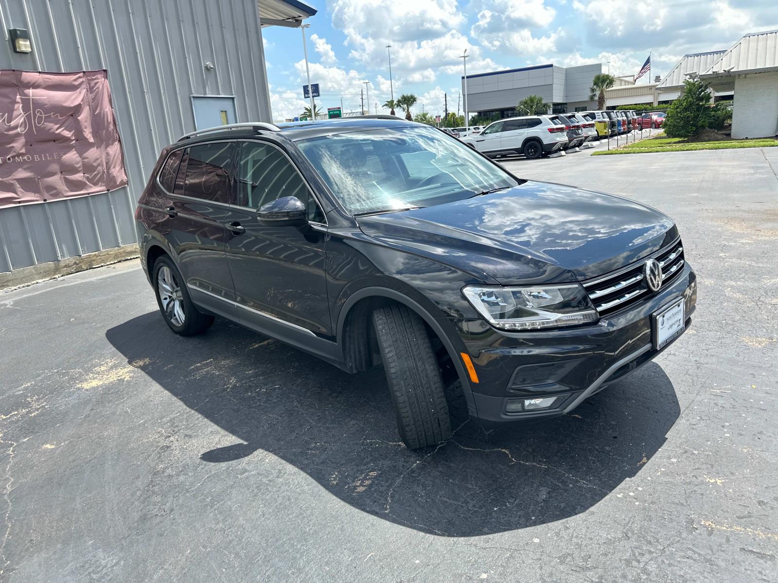 2021 Volkswagen Tiguan SEL photo 2