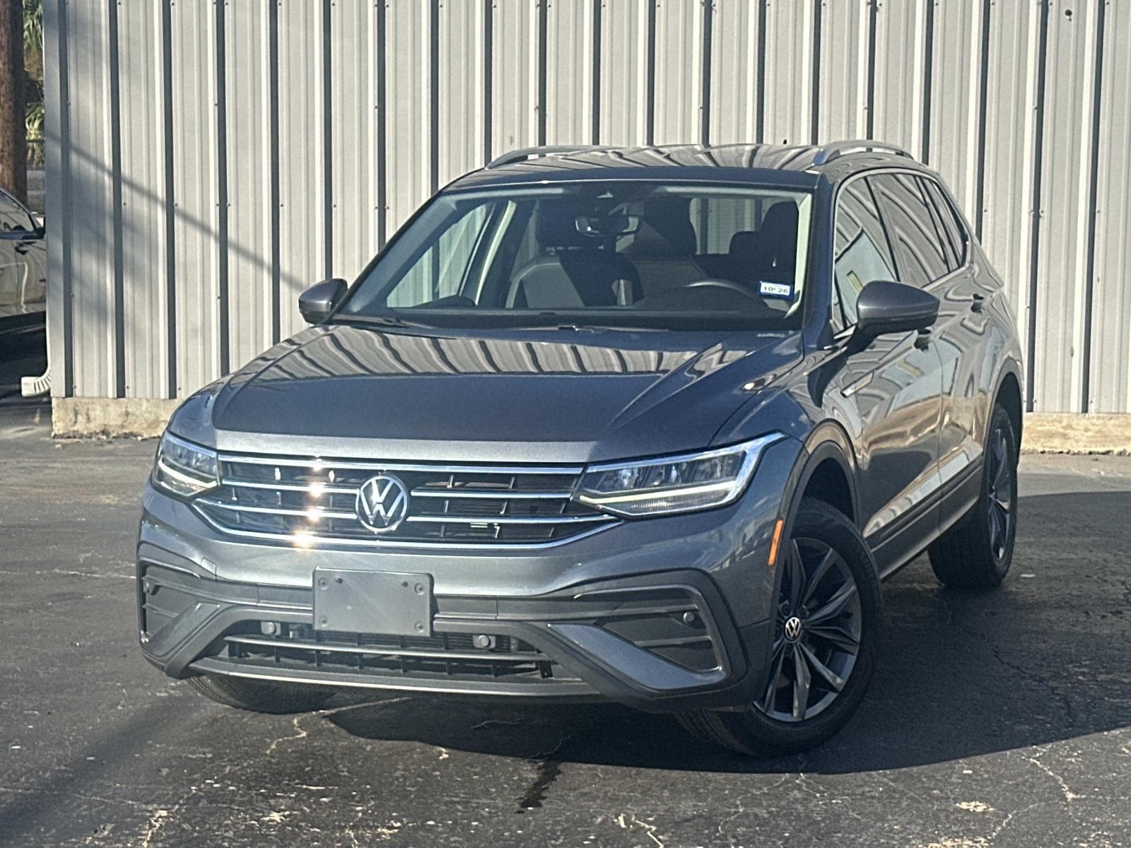 2022 Volkswagen Tiguan SE's photo