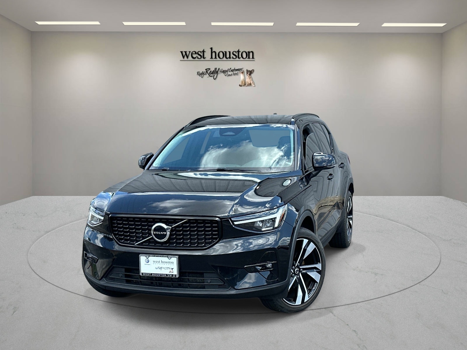2023 Volvo XC40 B5 Plus Dark AWD's photo