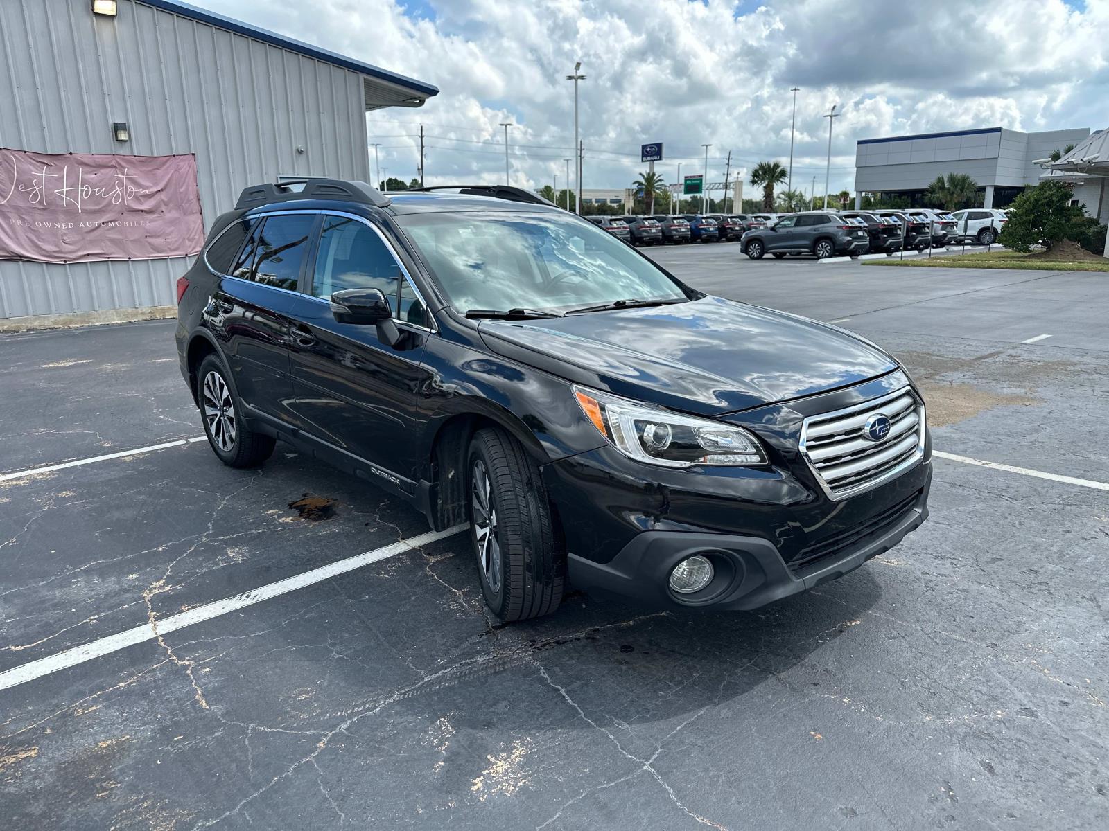 2015 Subaru Outback 3.6R Limited photo 2