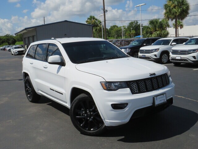 Used 2018 Jeep Grand Cherokee Altitude with VIN 1C4RJEAG9JC277632 for sale in Houston, TX