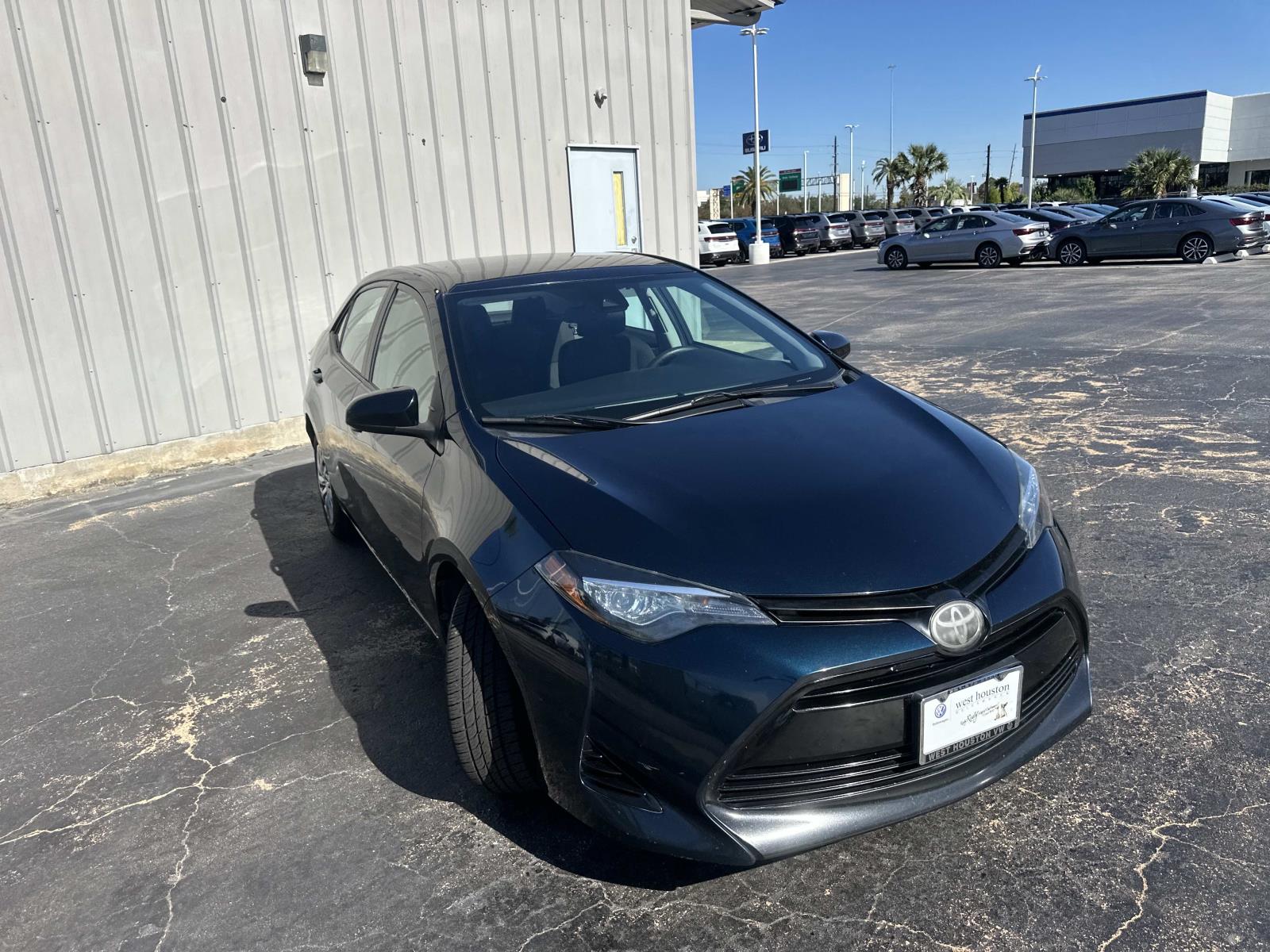 2019 Toyota Corolla LE photo 3
