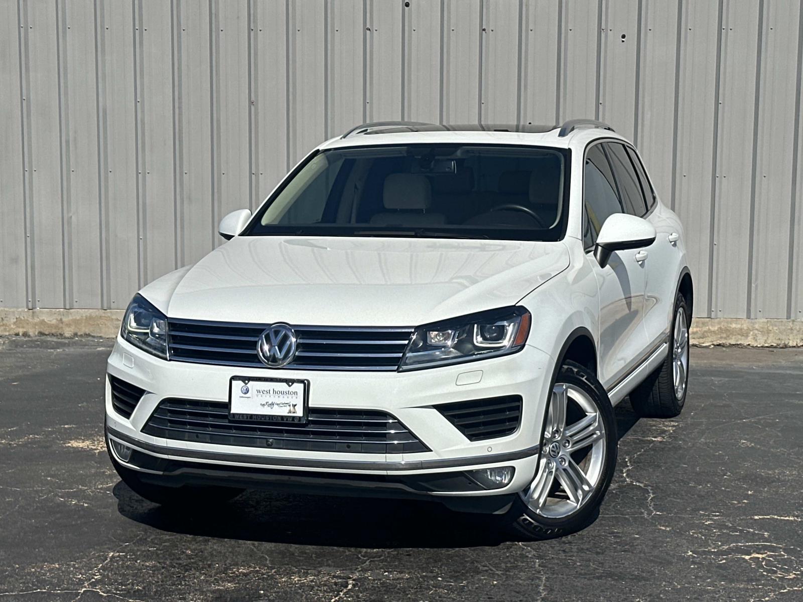 2015 Volkswagen Touareg Sport's photo