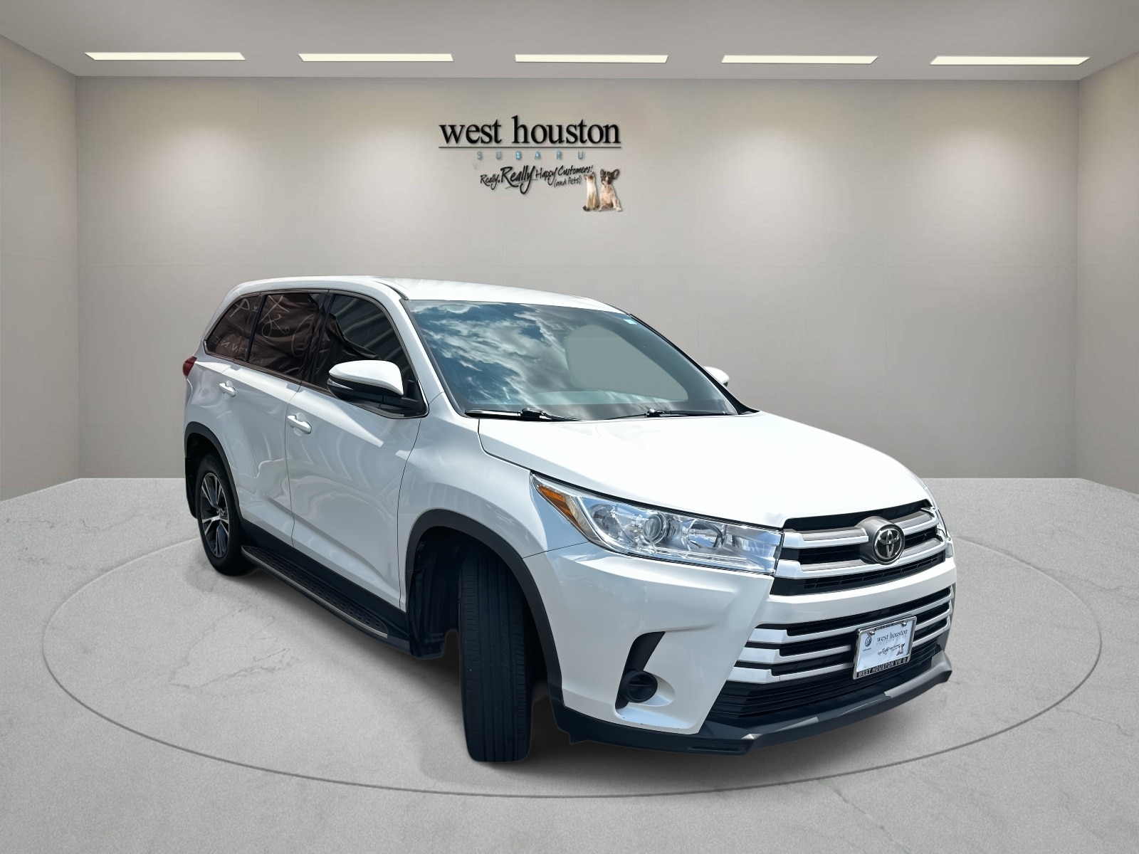 Used 2019 Toyota Highlander LE with VIN 5TDZZRFH7KS327395 for sale in Houston, TX