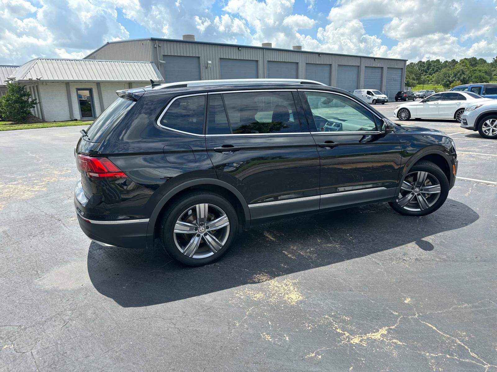 2021 Volkswagen Tiguan SEL photo 4