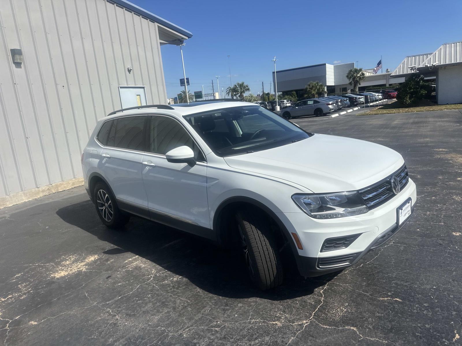 2020 Volkswagen Tiguan SE photo 3