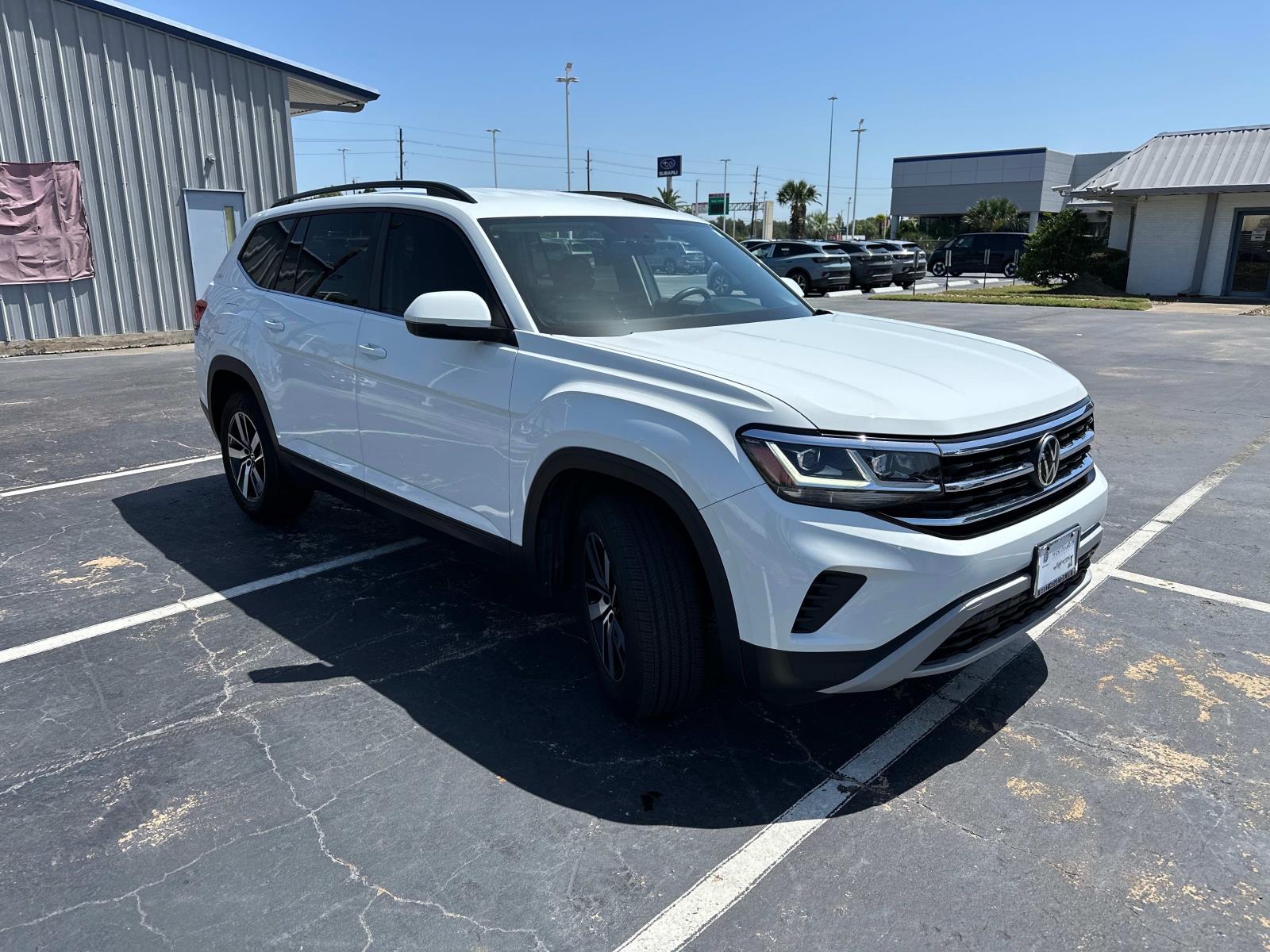 2022 Volkswagen Atlas SE photo 2