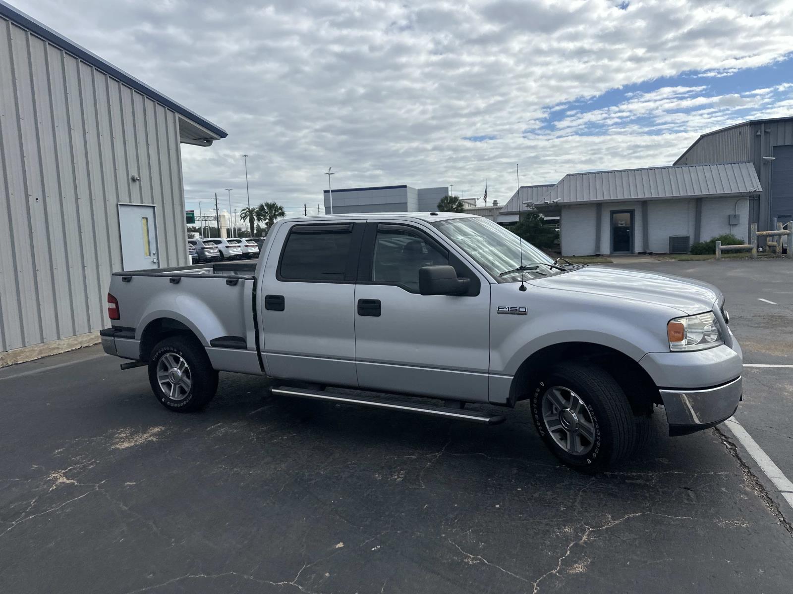 2006 Ford F-150 XLT photo 2