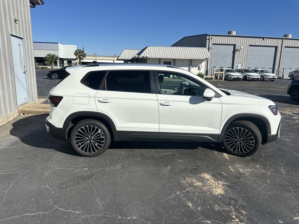 Certified 2025 Volkswagen Taos SE FWD Sport Utility