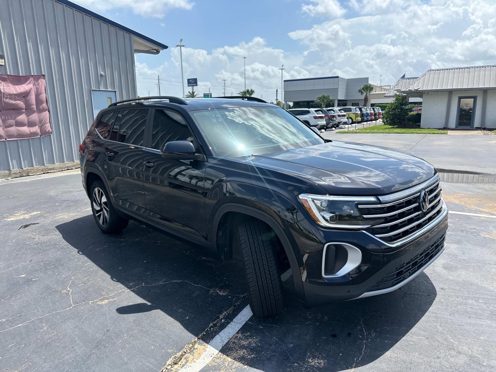 Used 2024 Volkswagen Atlas SE w/Tech with VIN 1V2JR2CAXRC546275 for sale in Houston, TX