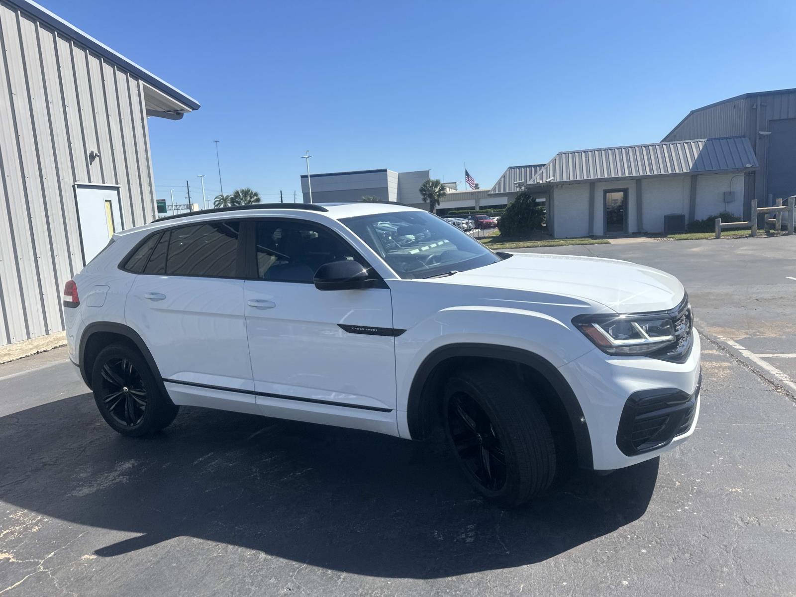2023 Volkswagen Atlas Cross Sport V6 SEL photo 2