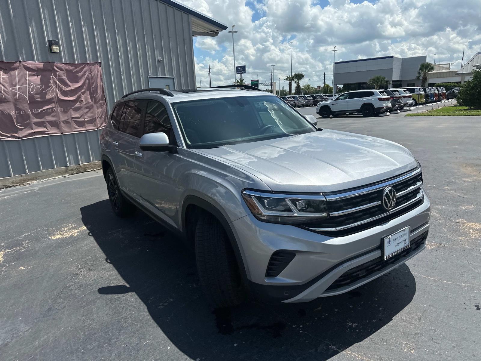 2022 Volkswagen Atlas SE Technology photo 2