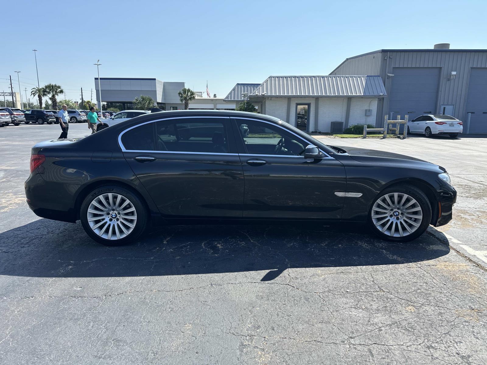 2013 Bmw 740Li Sedan photo 3