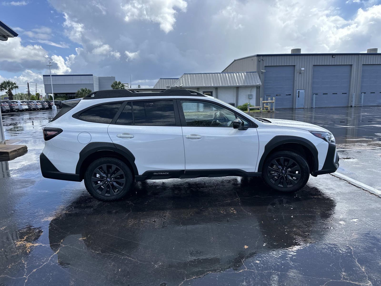 2025 Subaru Outback Onyx Edition XT photo 3
