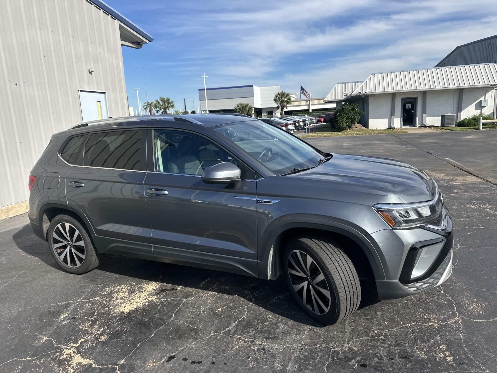 2022 Volkswagen Taos SE photo 4