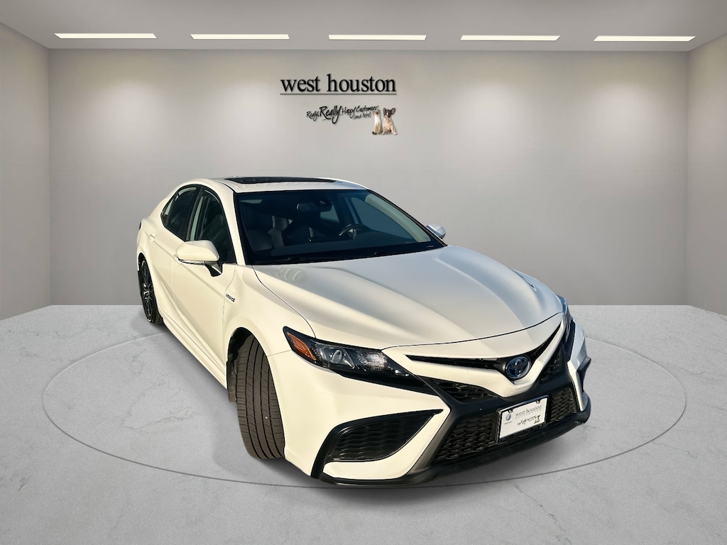 Used 2021 Toyota Camry Hybrid SE Car