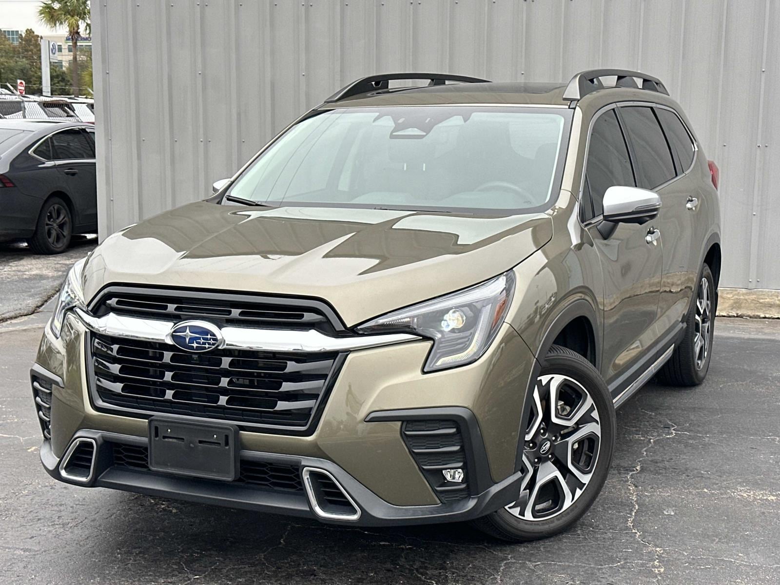2023 Subaru Ascent Touring's photo