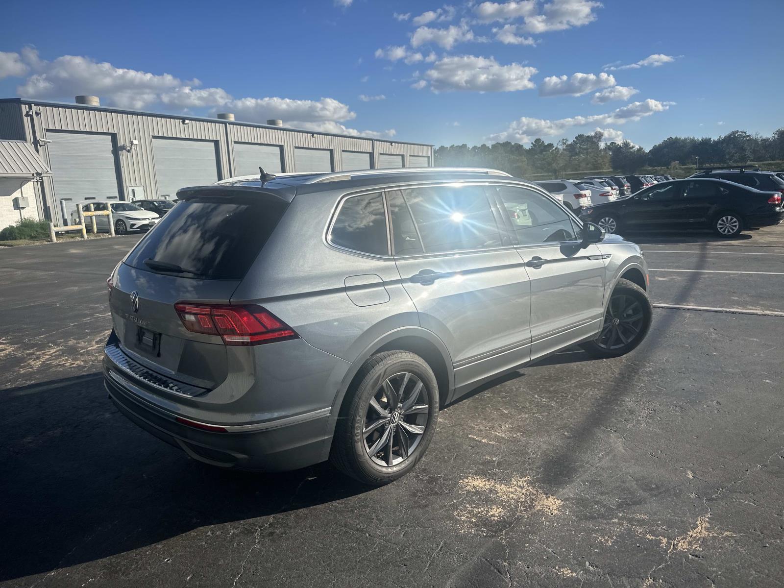 2022 Volkswagen Tiguan SE photo 4