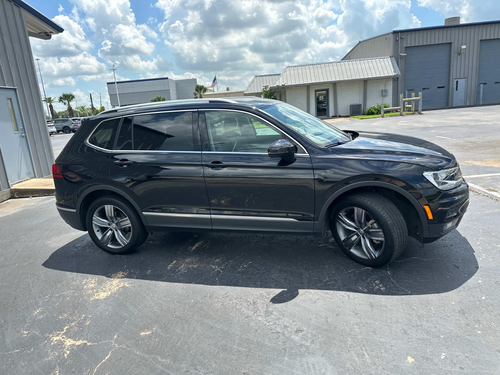 2021 Volkswagen Tiguan SEL photo 3