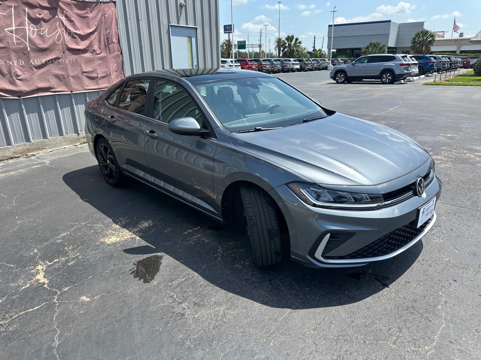 Certified 2025 Volkswagen Jetta SE with VIN 3VW7X7BU6SM004084 for sale in Houston, TX