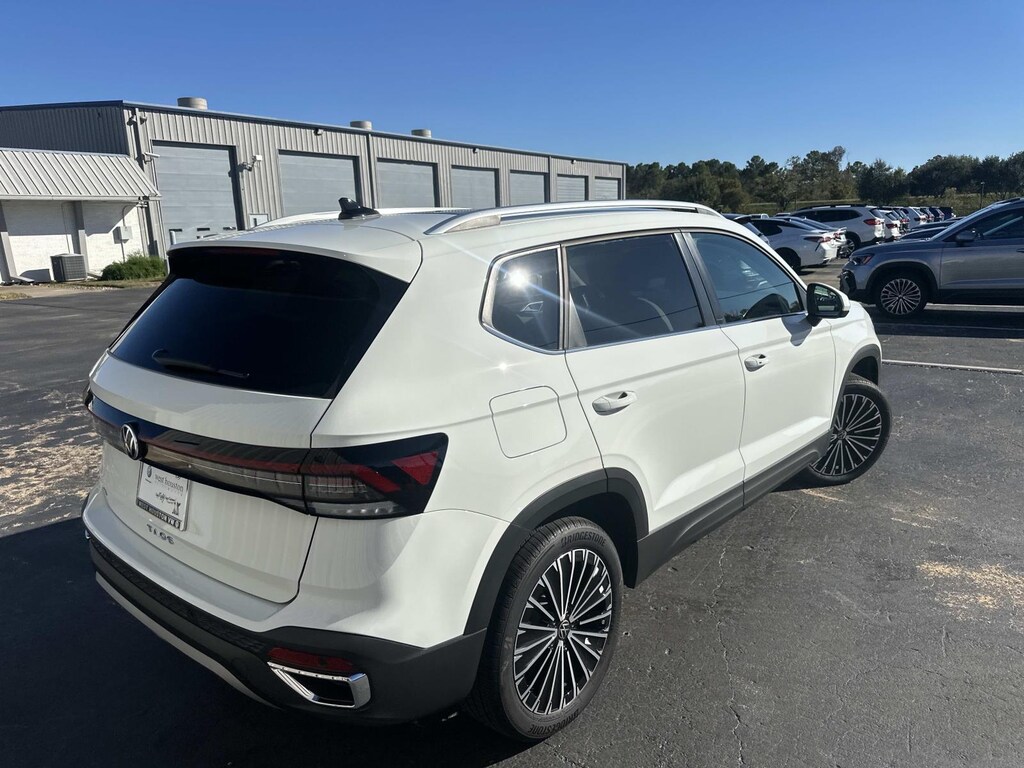 Certified 2025 Volkswagen Taos SE FWD Sport Utility