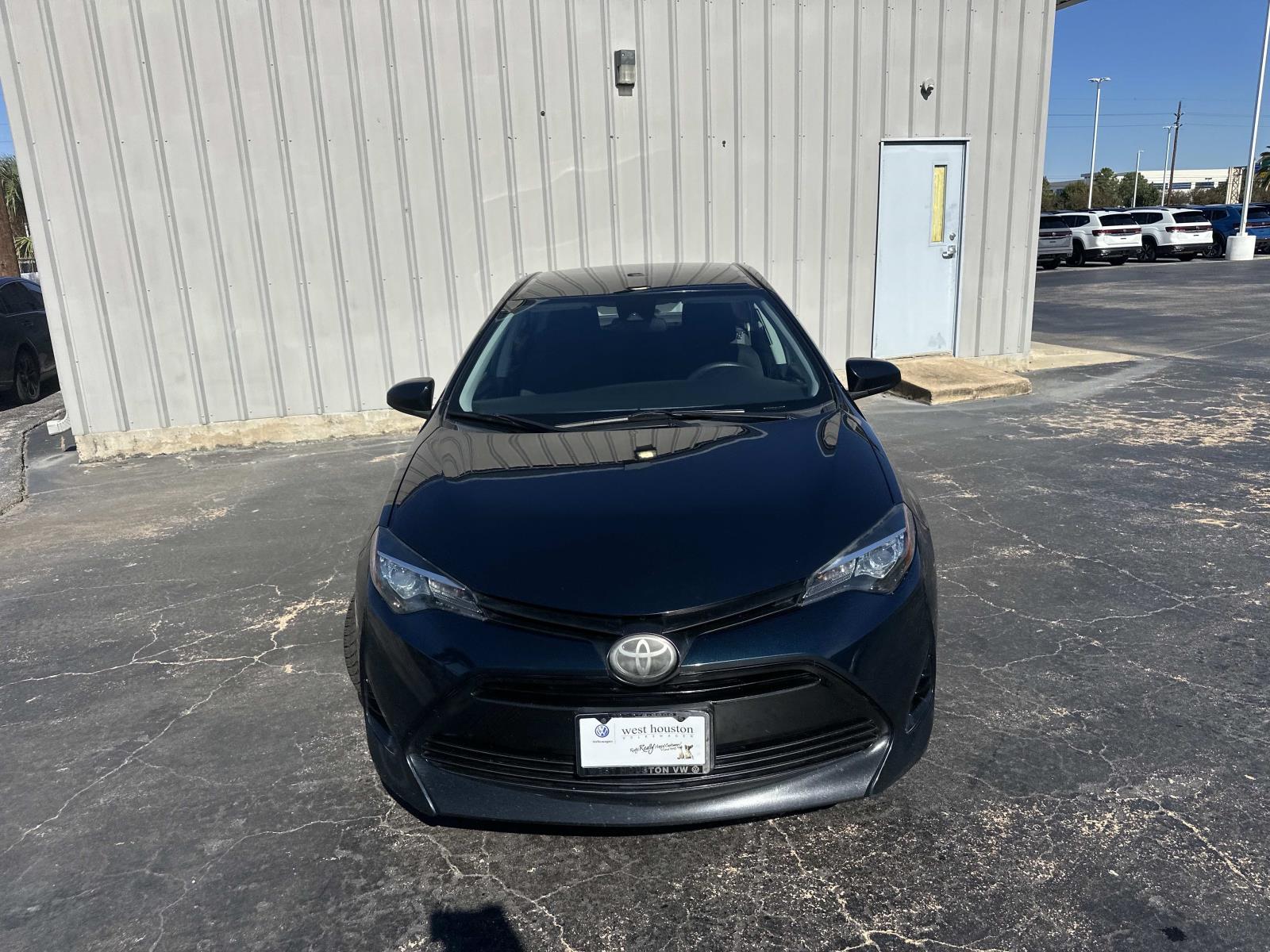 2019 Toyota Corolla LE photo 2