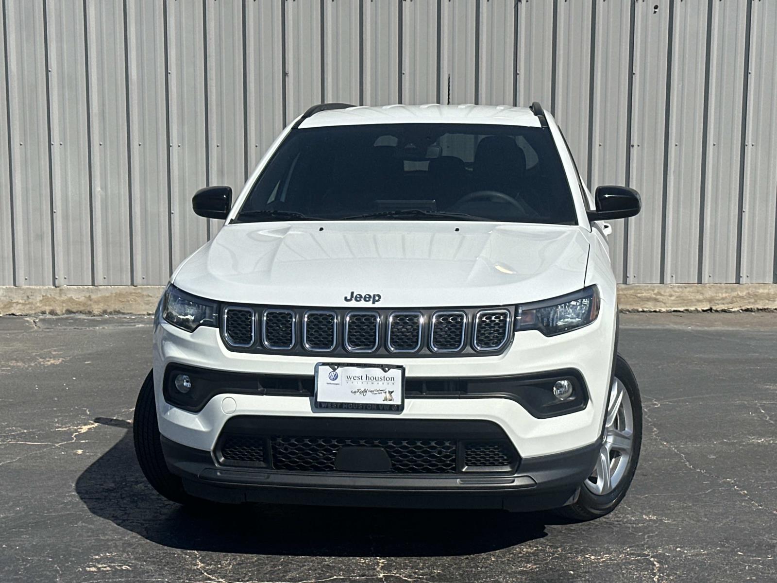 2023 Jeep Compass Latitude's photo