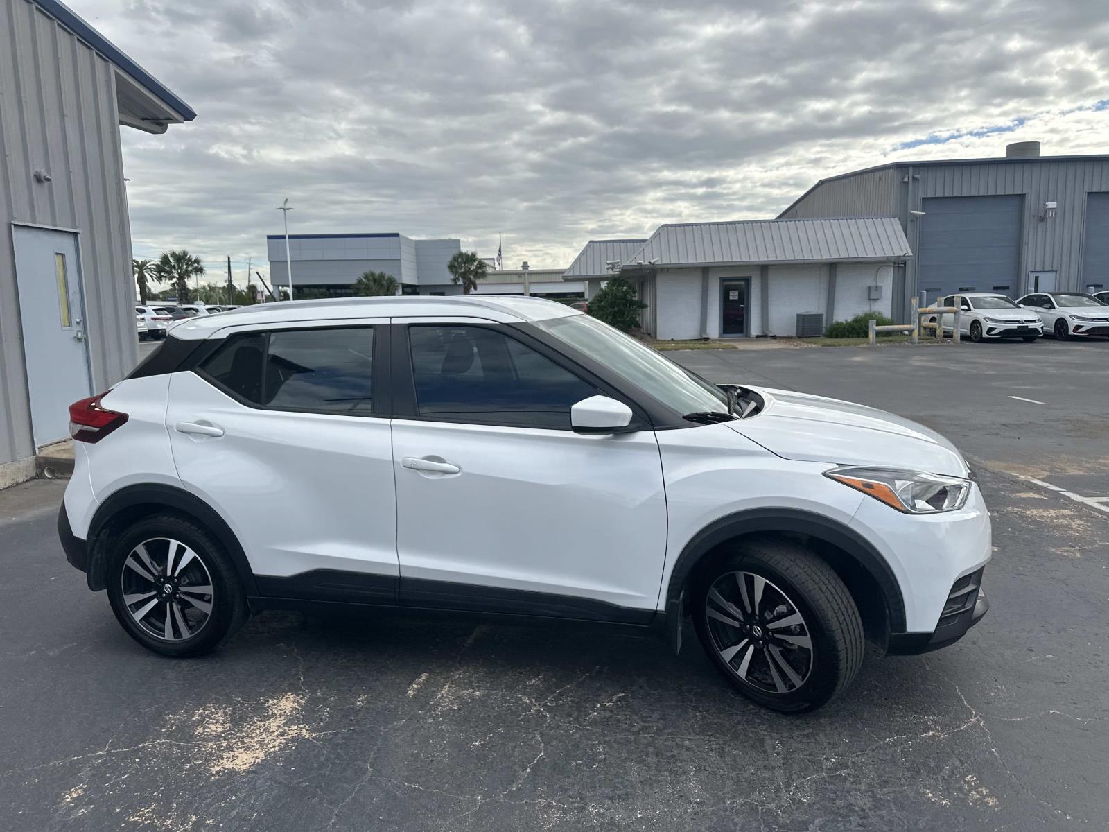 2020 Nissan Kicks SV photo 3