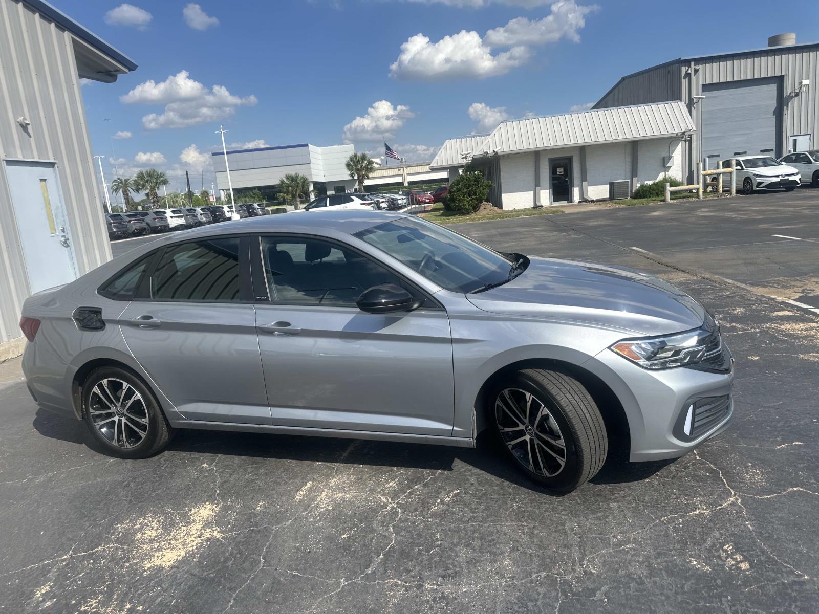 2024 Volkswagen Jetta Sport photo 2