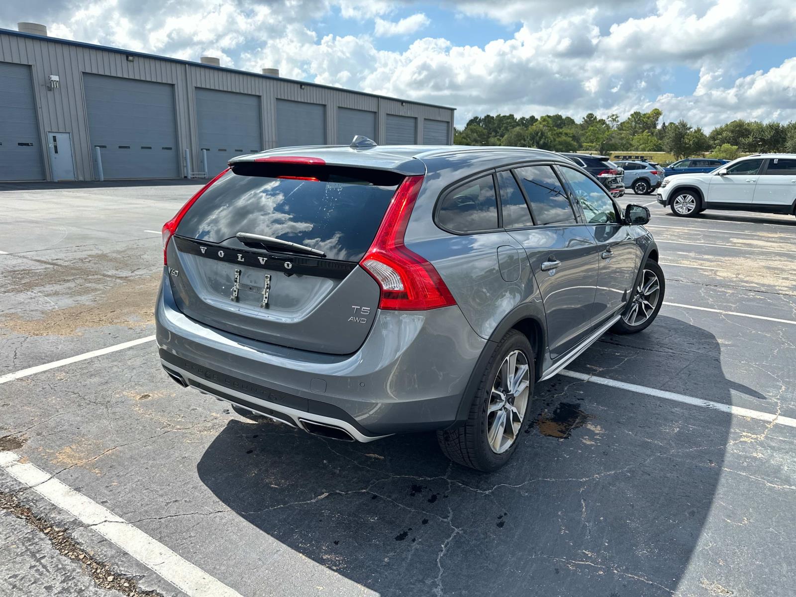 2018 Volvo V60 Cross Country T5 AWD photo 4