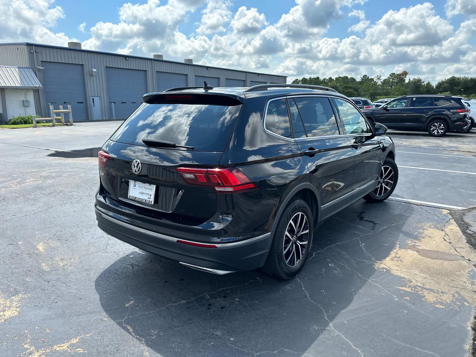 2021 Volkswagen Tiguan SE photo 3