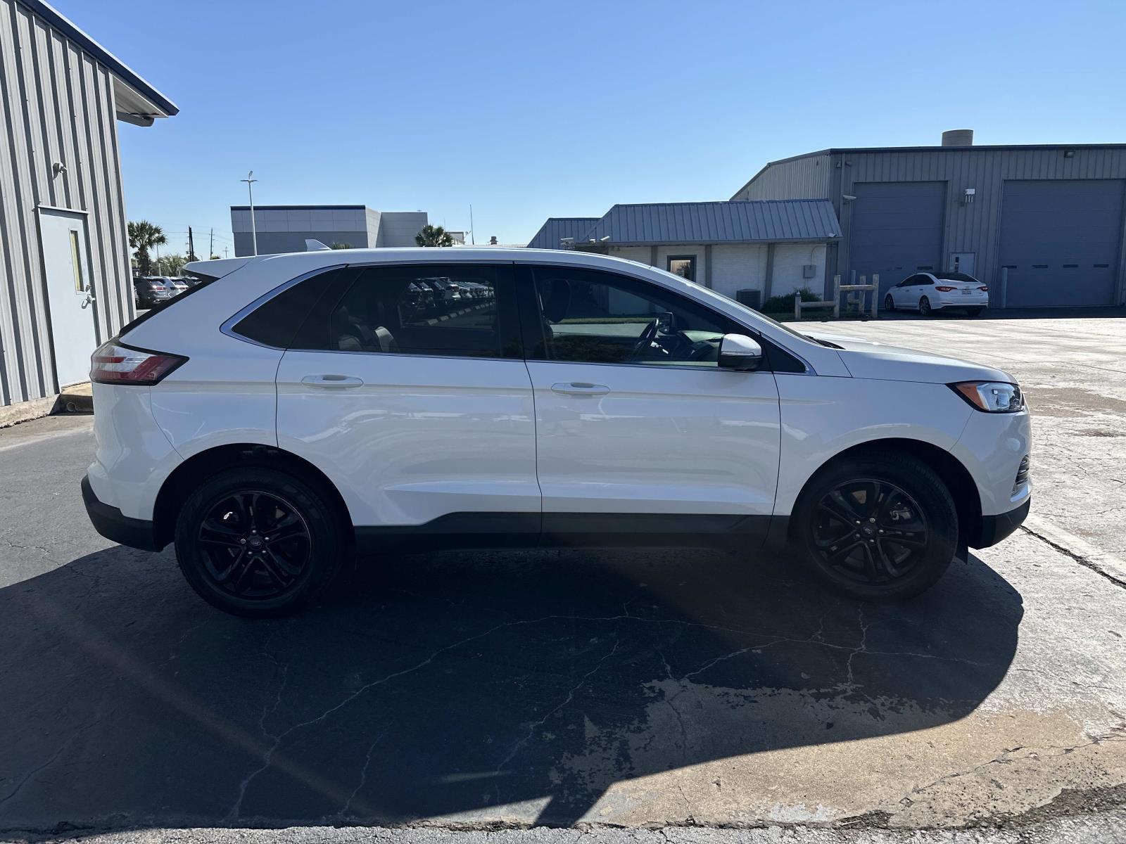 2020 Ford Edge SEL photo 3