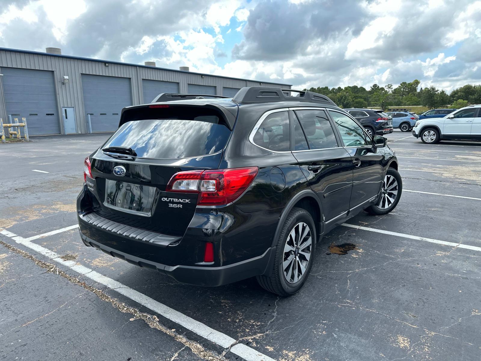 2015 Subaru Outback 3.6R Limited photo 4