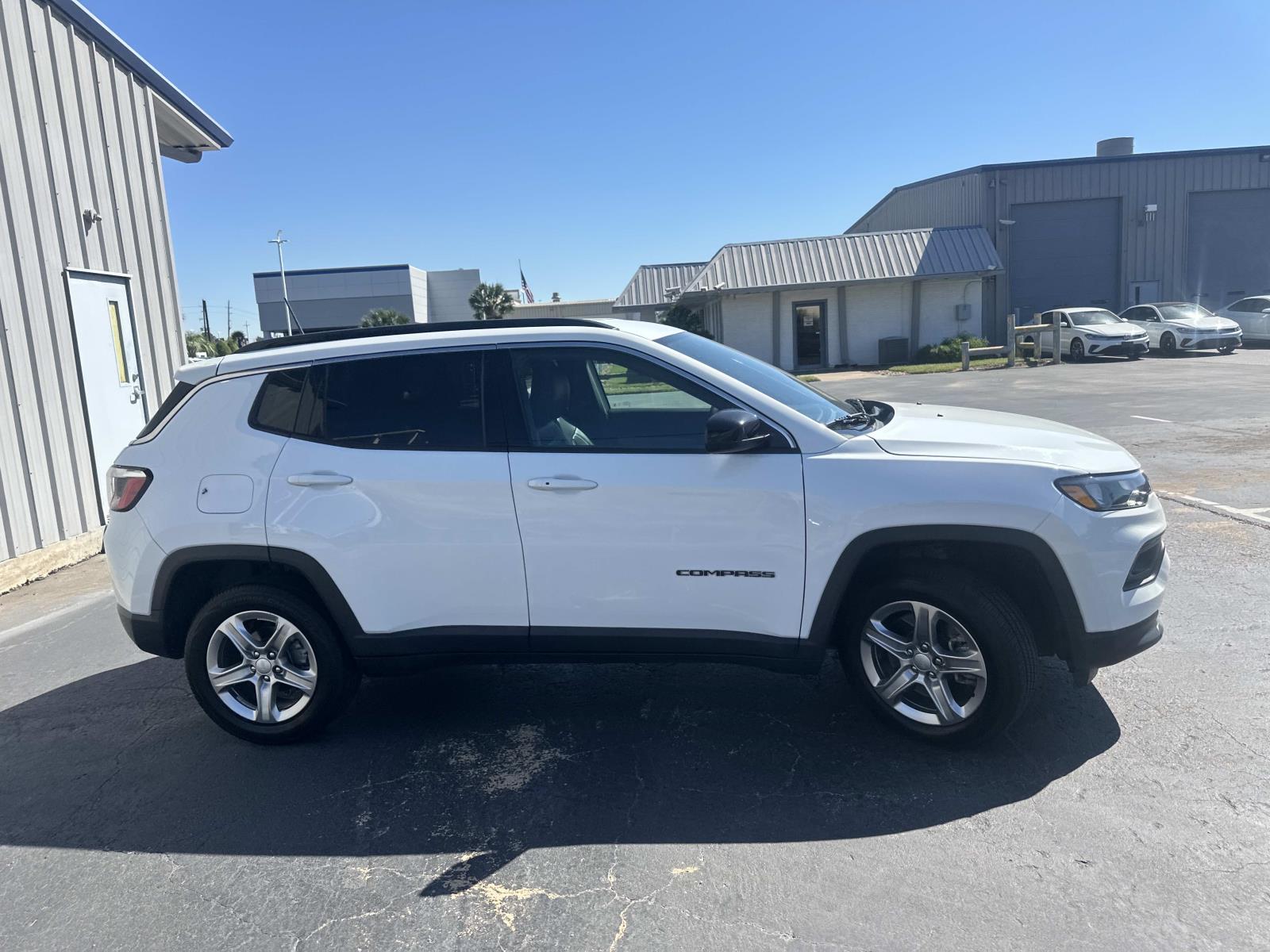 2023 Jeep Compass Latitude Sport photo 4