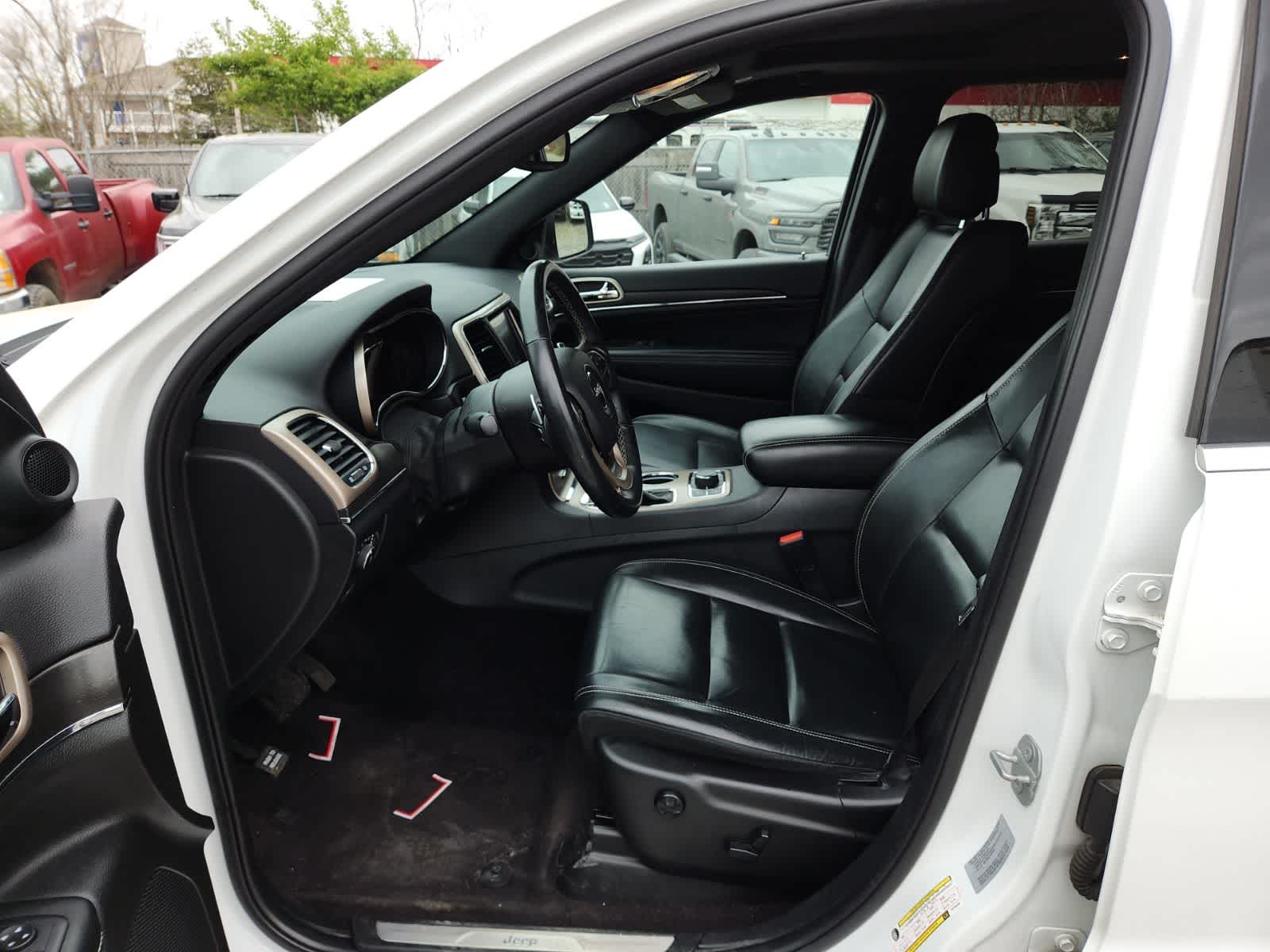 Thumbnail: 2017 Jeep Grand Cherokee - 15