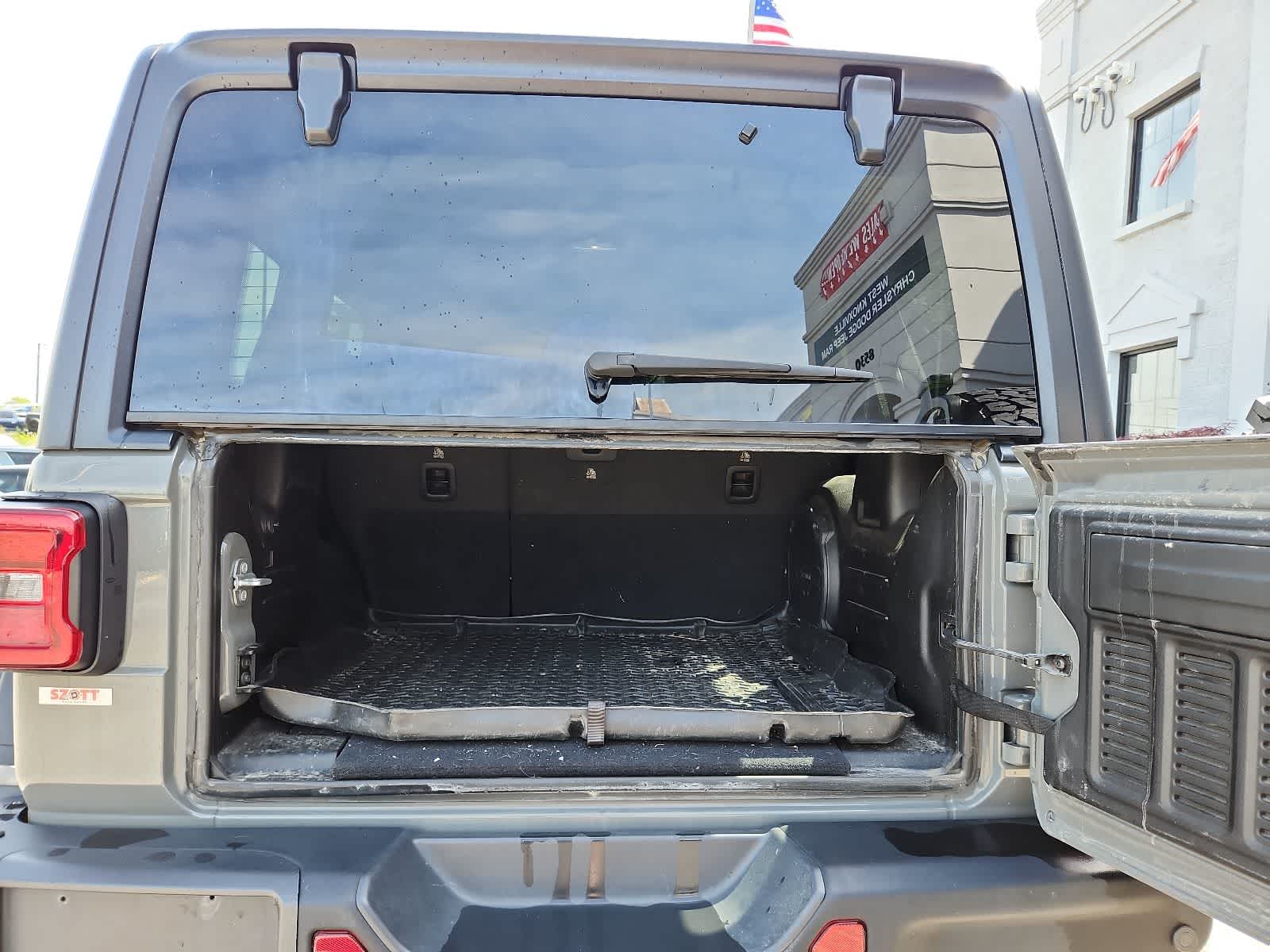 Thumbnail: 2021 Jeep Wrangler - 25