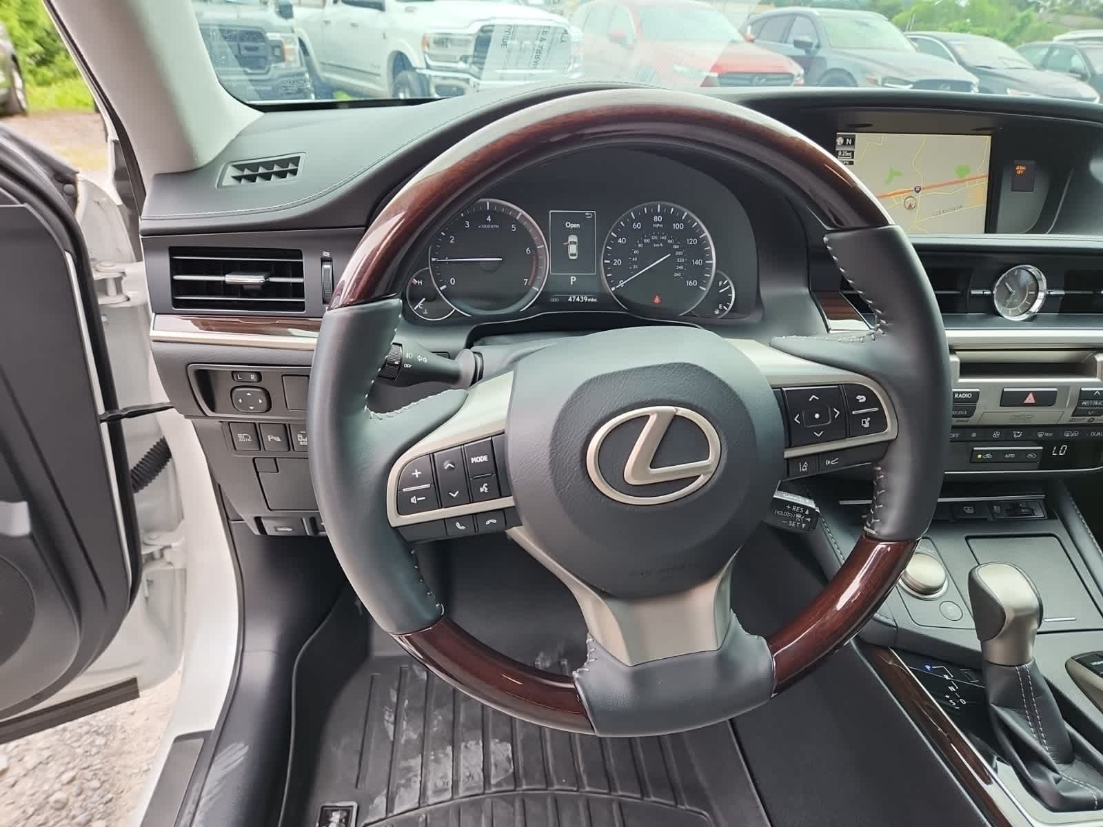 Thumbnail: 2018 Lexus ES - 12