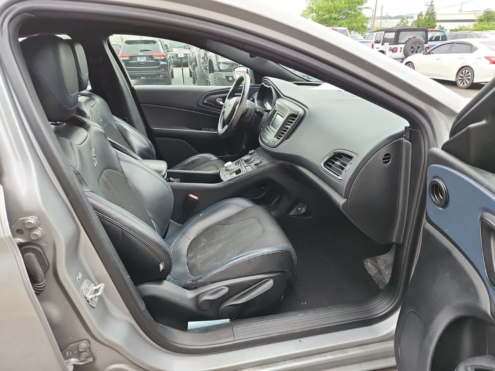 Thumbnail: 2015 Chrysler 200 - 21