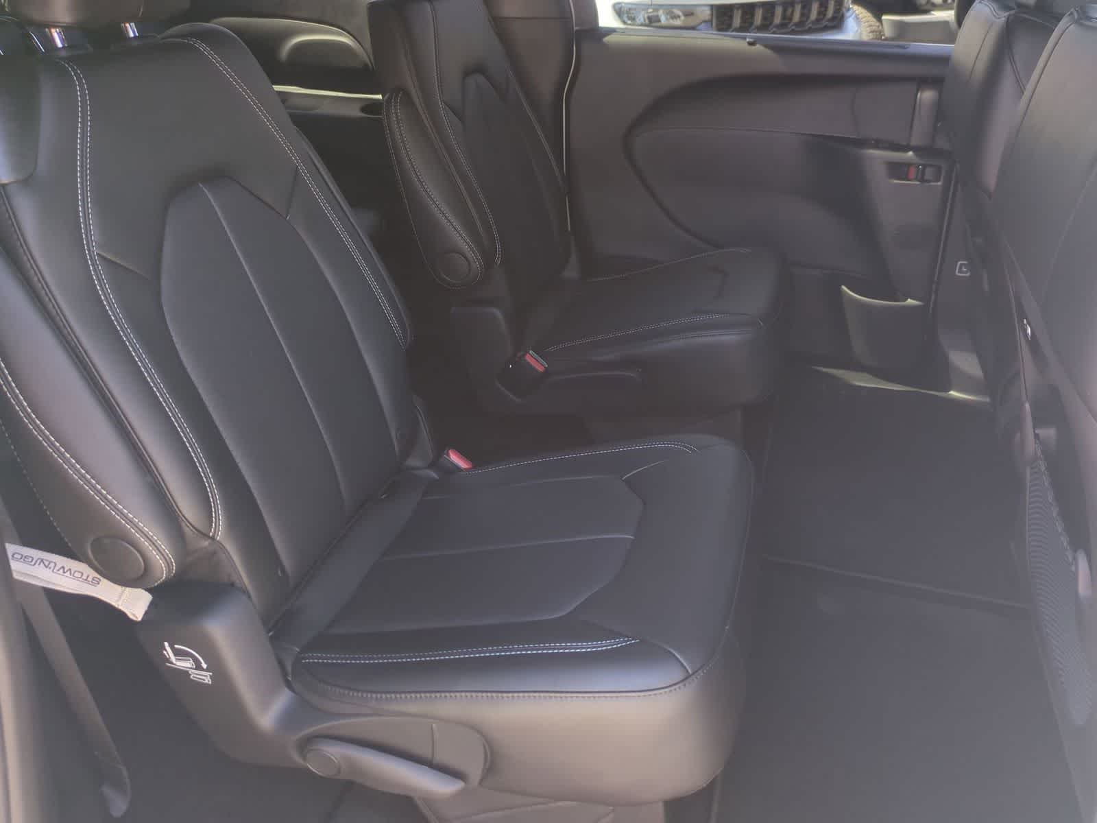 Thumbnail: 2027 Chrysler Pacifica - 20
